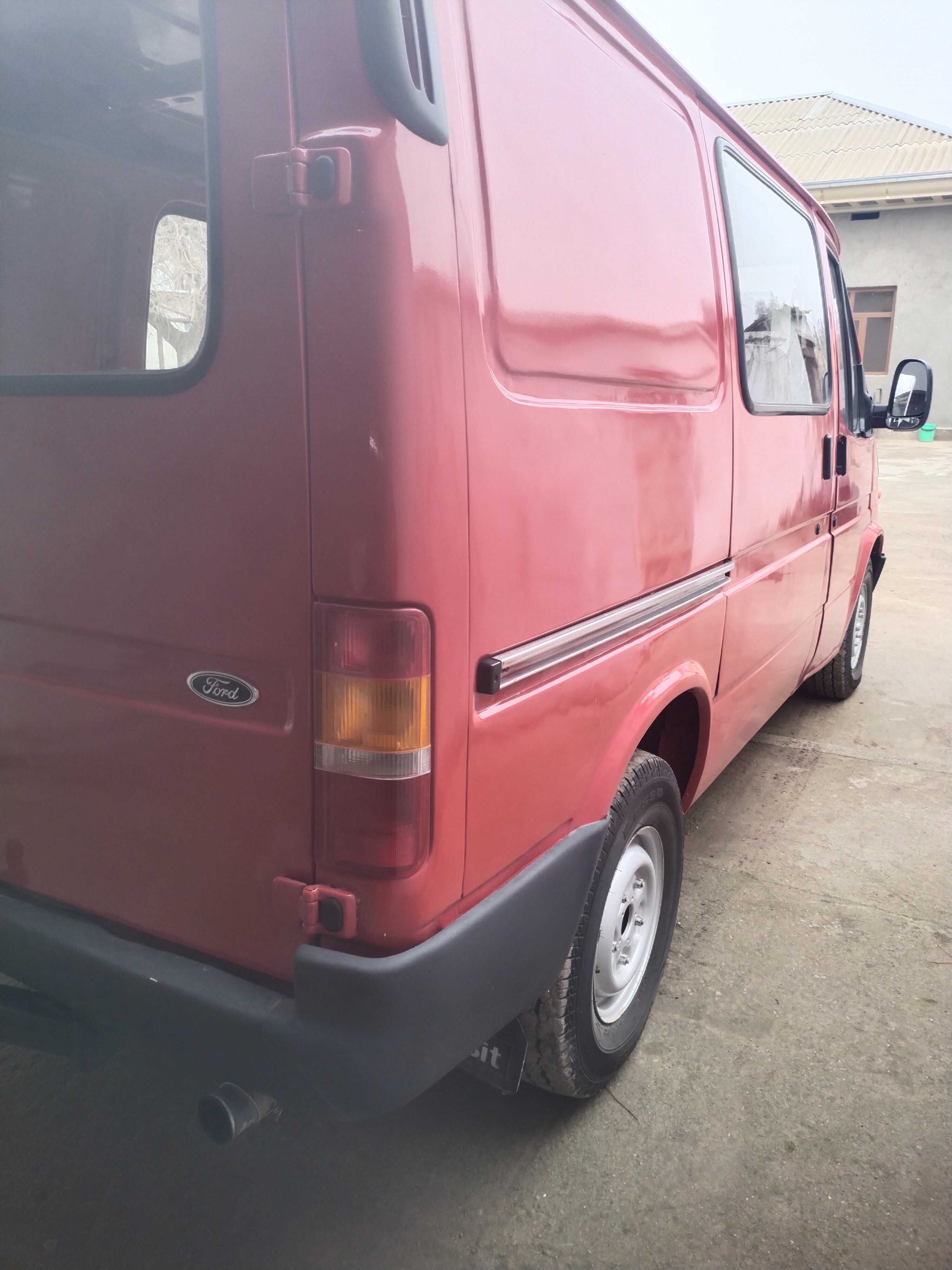 Ford transit sotiladi