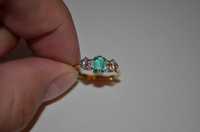 INEL AUR 18K + Platina + SMARALD =0.50CT + 2 Diamante =0.50Ct -Vintage