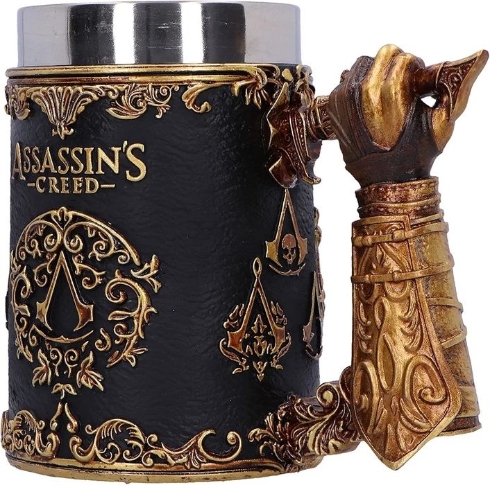 Халба,чаша Assassin's Creed Through the Ages Черно-златна халба