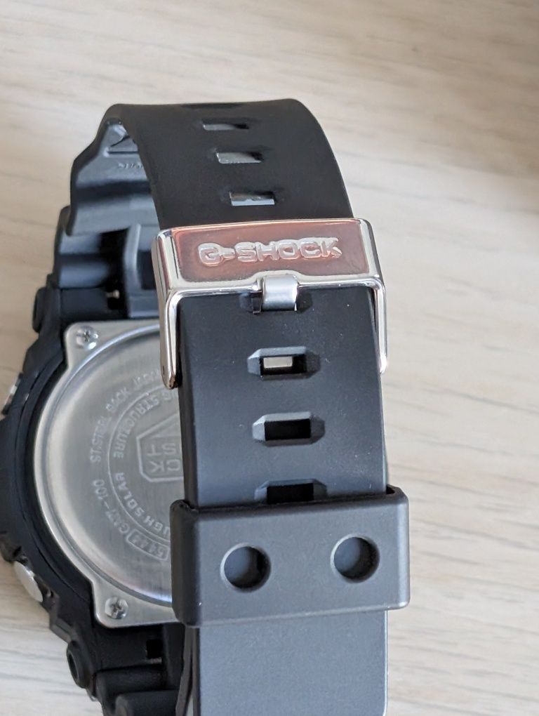 Casio G-Shock GAW-100 + допълнителна каишка и безъл