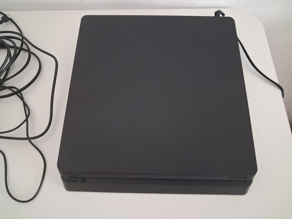 Продам Sony PS4 Slim