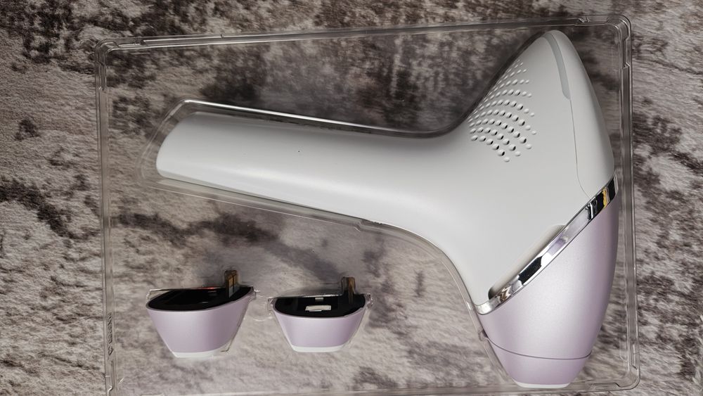 Фотоепилатор Philips Lumea Prestige BRI 954