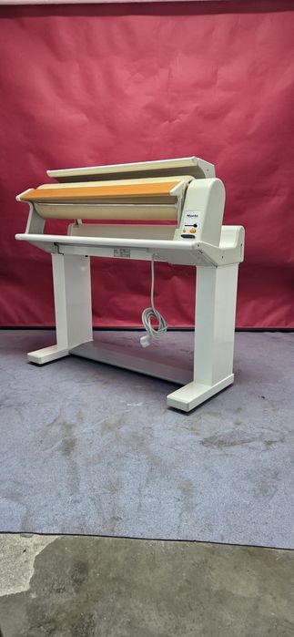 Vând Calandru  marca Miele