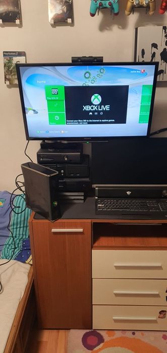 Vând Xbox 360 250Gb Complet