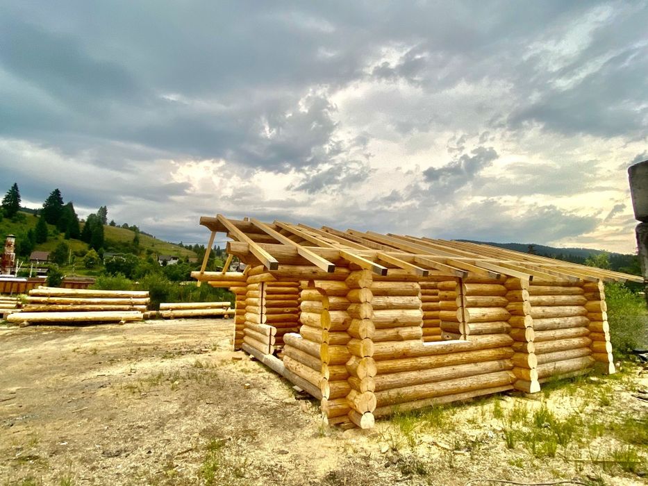 Case cabane lemn rotund (bușteni)