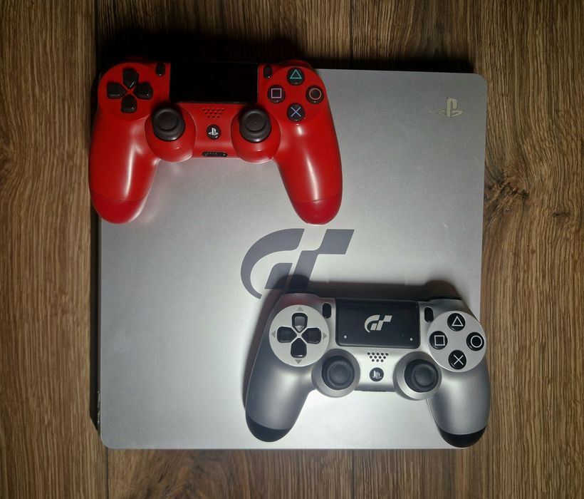 PS4 Gran Turismo SLIM 1tb 2 controller