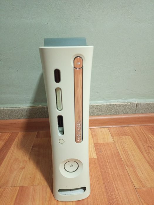 Vând consolă Xbox 360