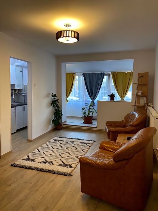 Garsonieră renovată parter(vis a vis de Hotel Deva)