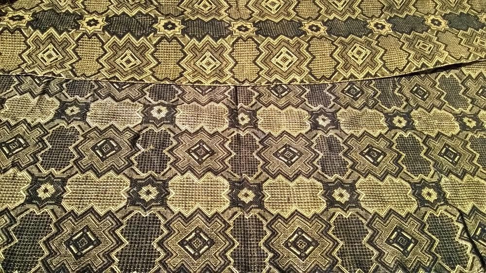 нов жълто-черен килим