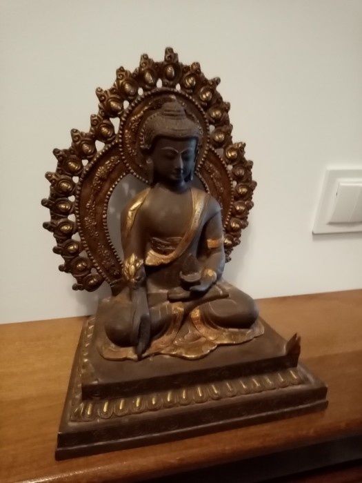 Statueta de dimensiuni impresionante din bronz masiv reprezentând Budd