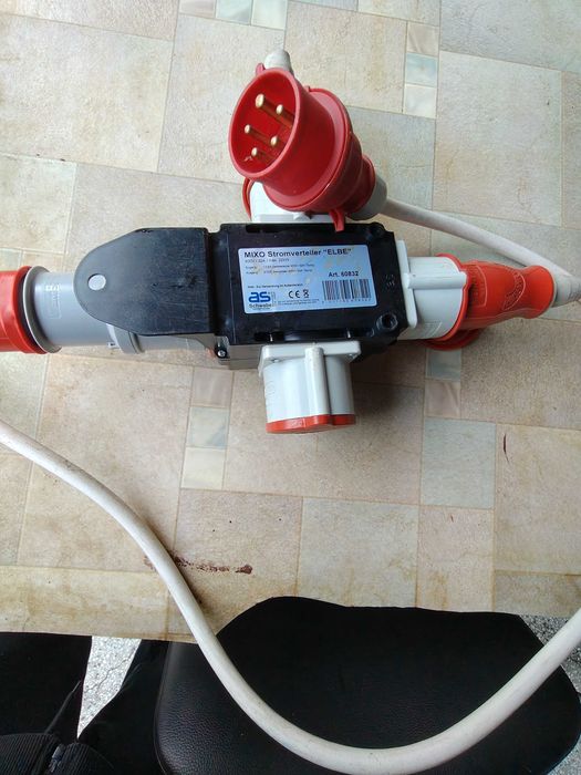 Трифазен разклонител Schwabe60832-3 гнезда,400 V,32 A+кабел+2 щепсела