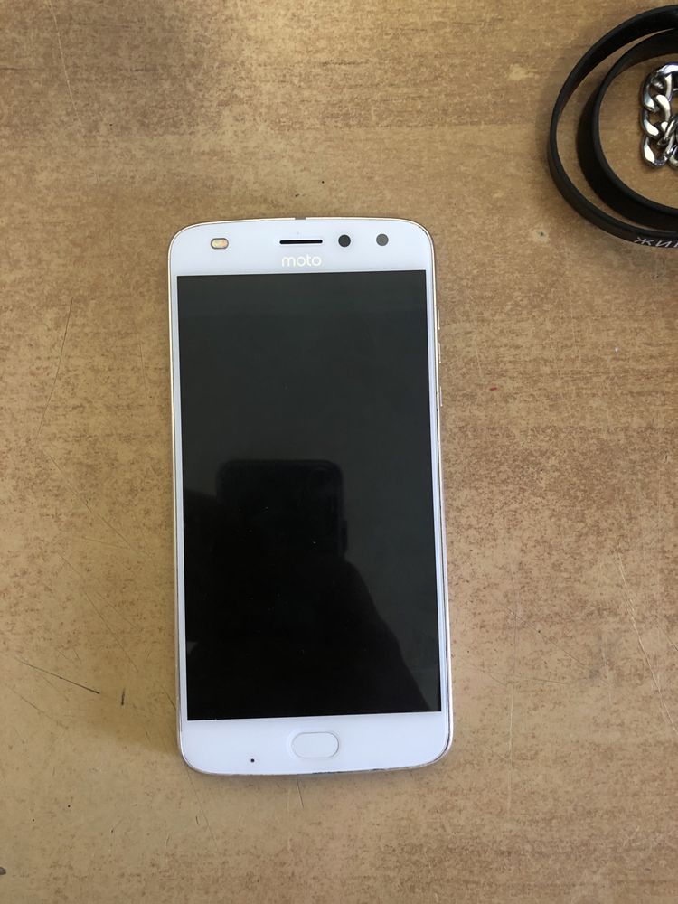 motoZ2 play.
