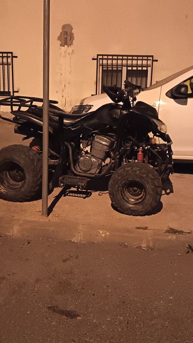 Vând atv 250cc .