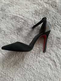 Обувки с ток в черен цвят