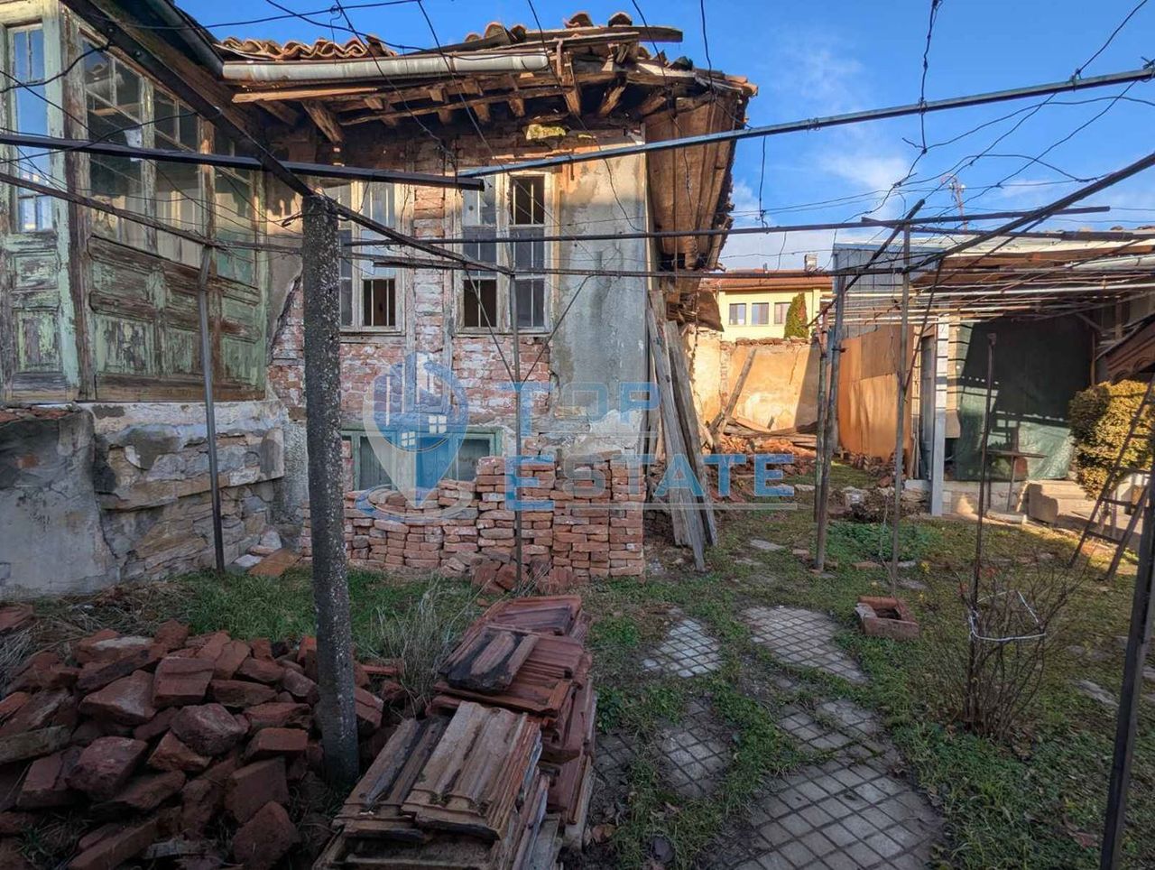 Продава се Къща в Горна Оряховица - 66 кв.м за 257 €/кв.м - Снимка #2