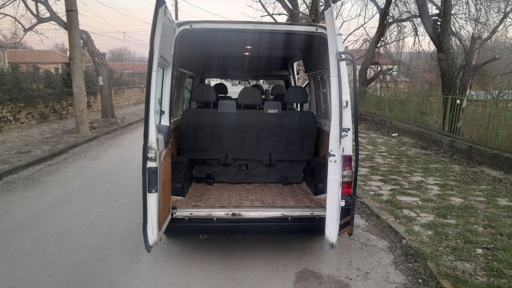 Пътнически Бус Под наем Ford Transit 2013