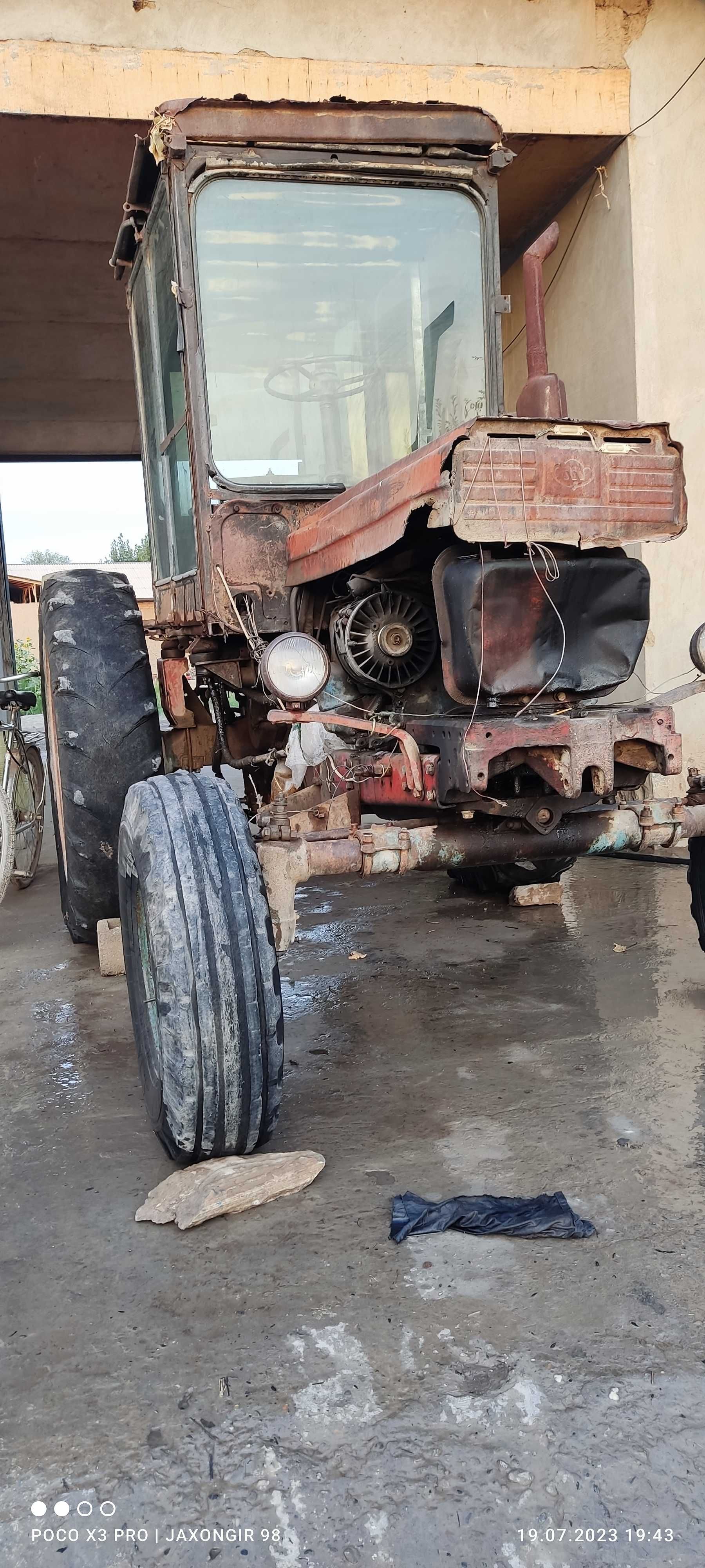 T 28 Traktor присип чизил  holati yaxshi pul kerakligi uchun sotilyabd