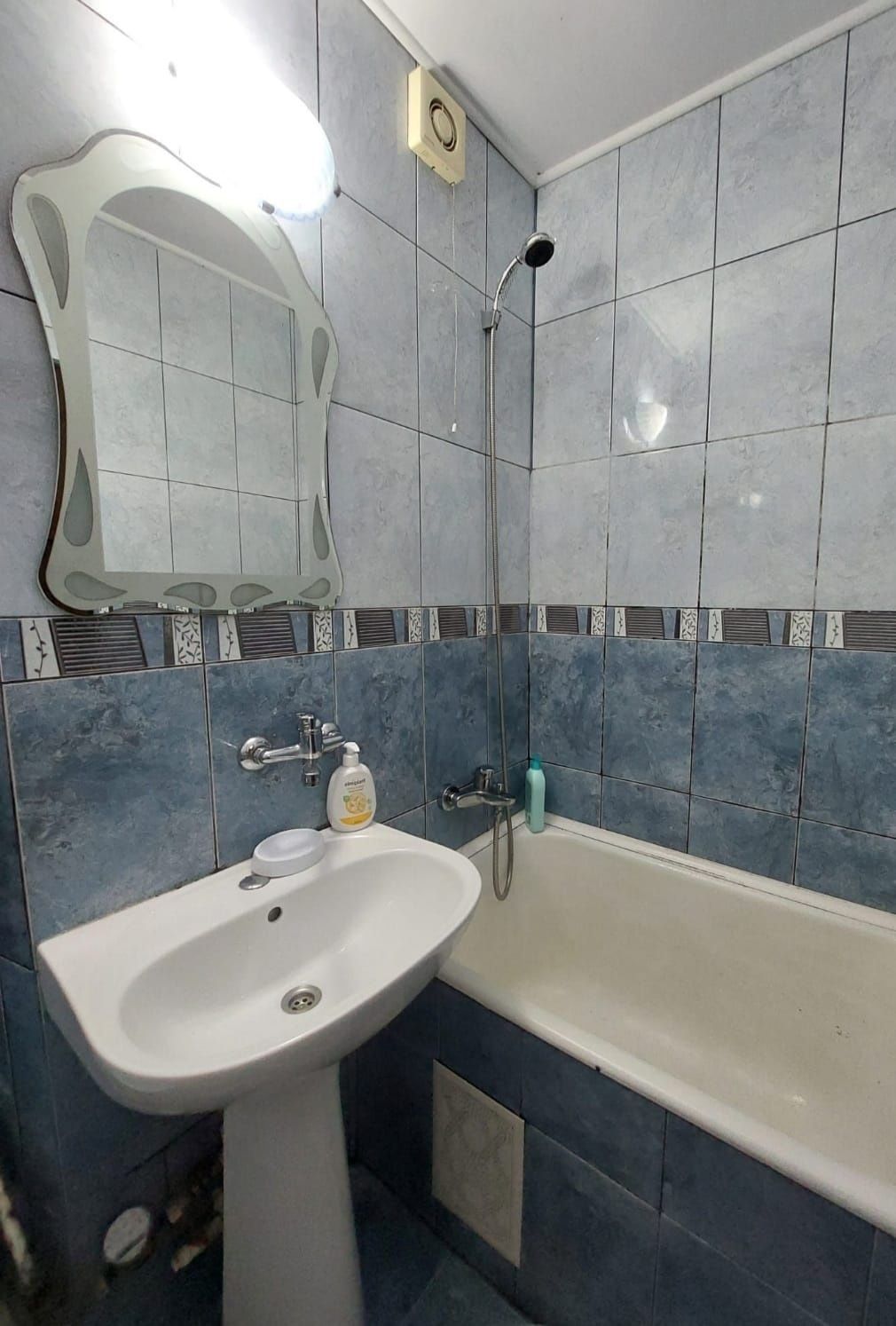 Inchiriez ap. 2 camere, centrala, et. 2, Trivale
