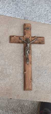 Crucifix, Cruce veche din lemn