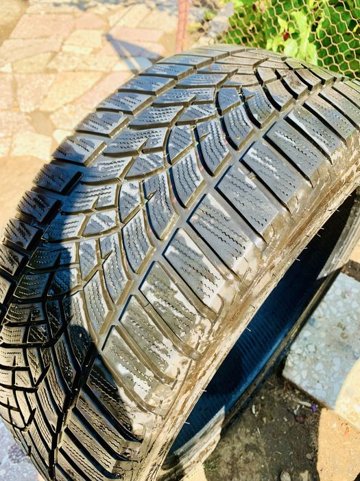 anvelop Goodyear Ultragrip 235 45 r18