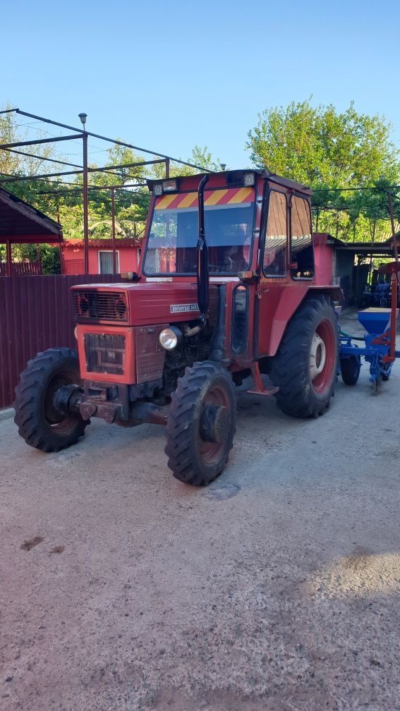 De vanzare Tractor 445 DT