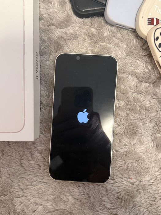 Iphone 13 128gb бял