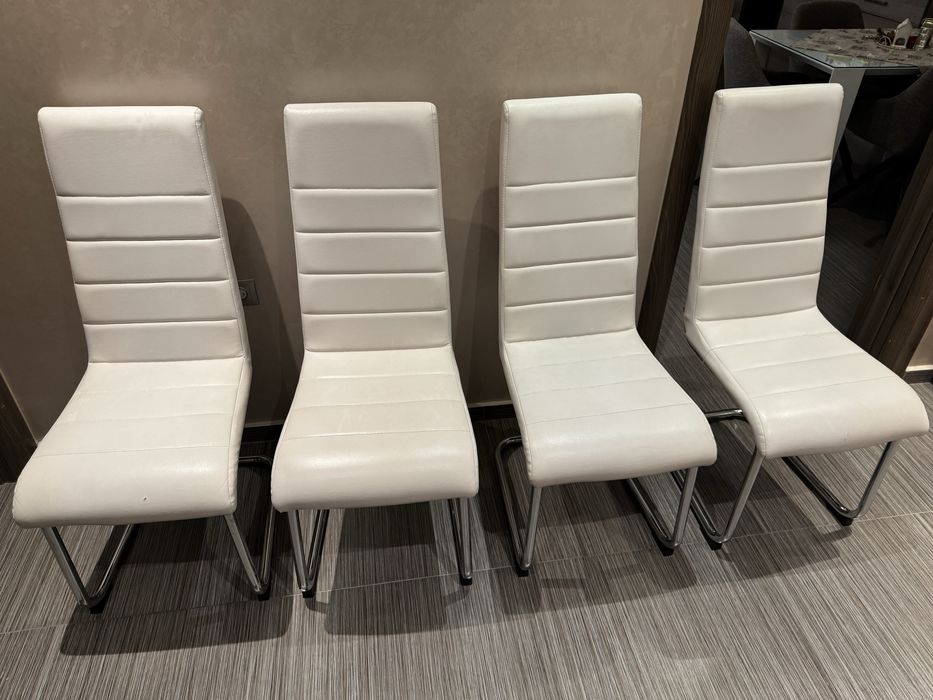 Продавам 6 трапезарски стола