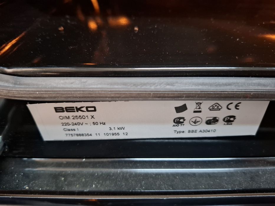 Cuptor electric incorporabil Beko