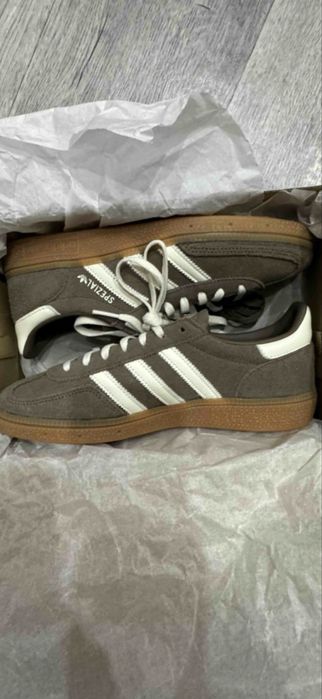 Продам кроссовки адидас Spezial 39 размер