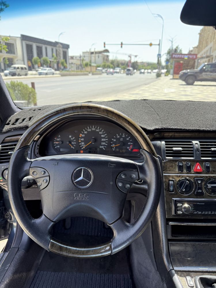 Mercedes w210 E200