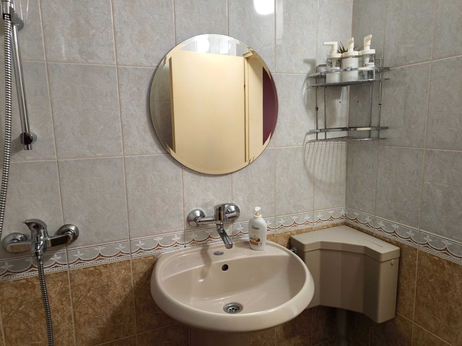 Тристаен обзаведен апартамент с гараж над ГРАНД МОЛ