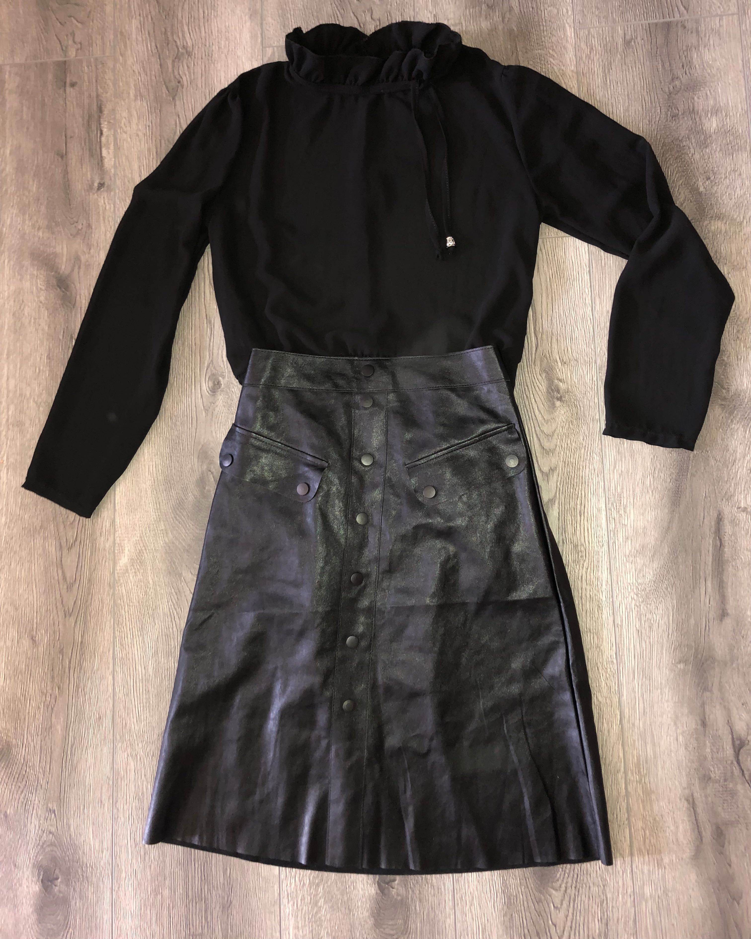 Fusta și bluza neagră mărimea s