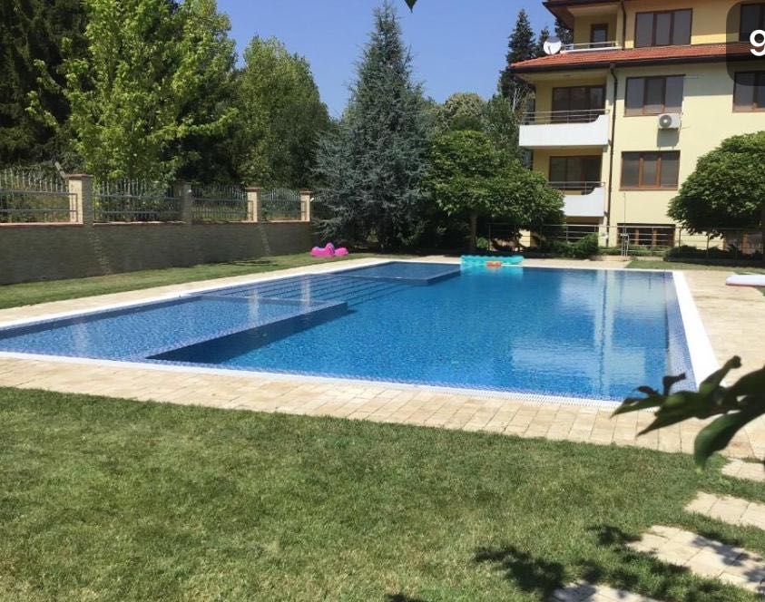 Продава се двустаен апартамент с гледка към басейна – SunnySeasons