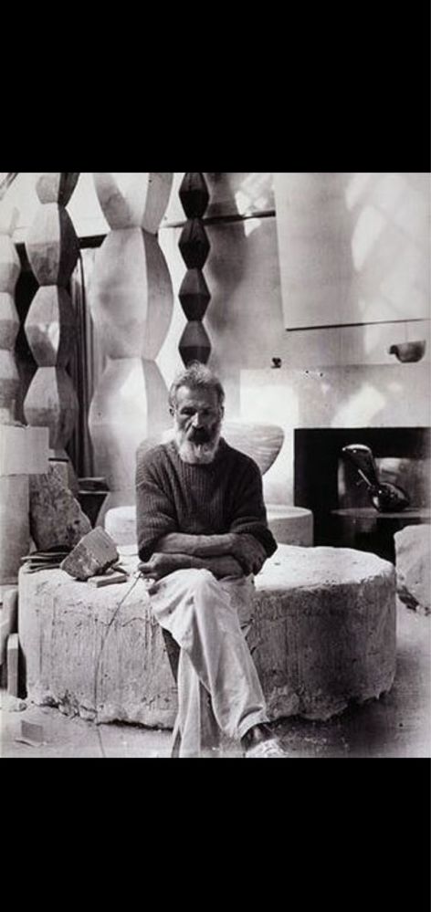 Constantin Brâncuși - Autoportret în atelier - 1957