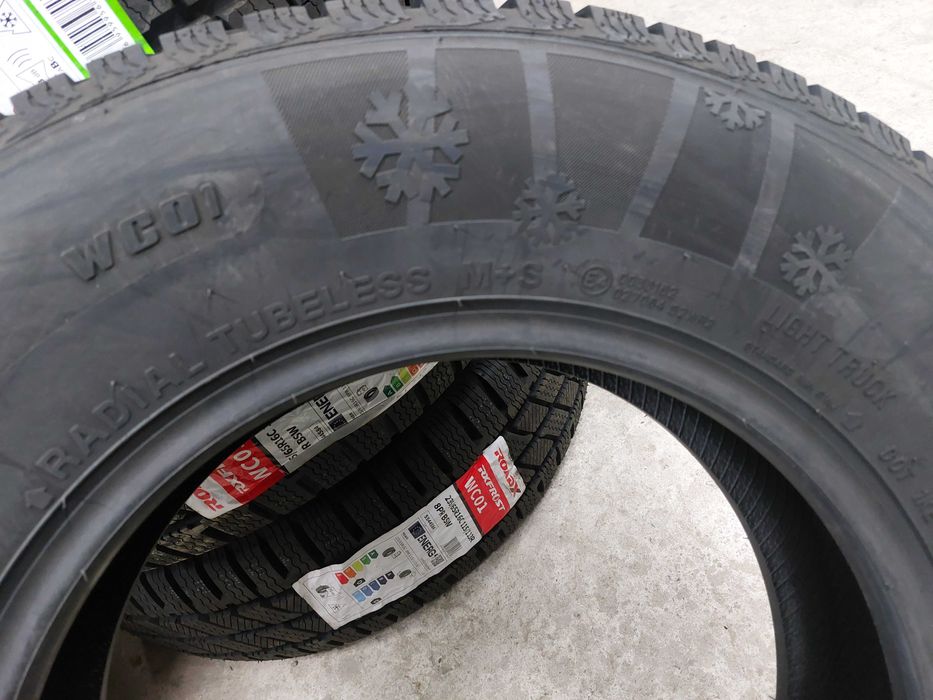 НОВИ зимни ROADX 185/80/14C 102R DOT 1724