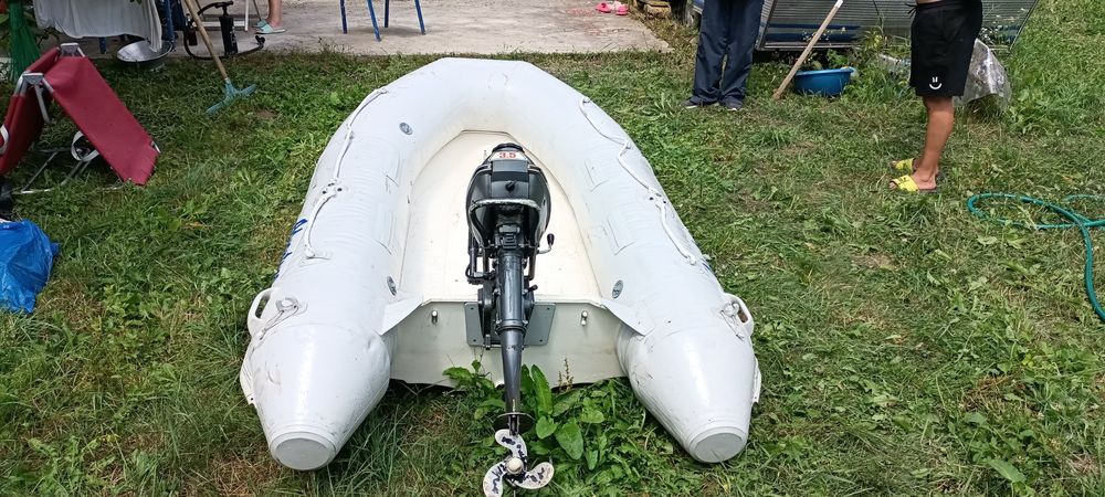 Barca Adventure V-250 cu motor Mariner 3.5HP