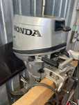 Vând motor barca 6 cp Honda