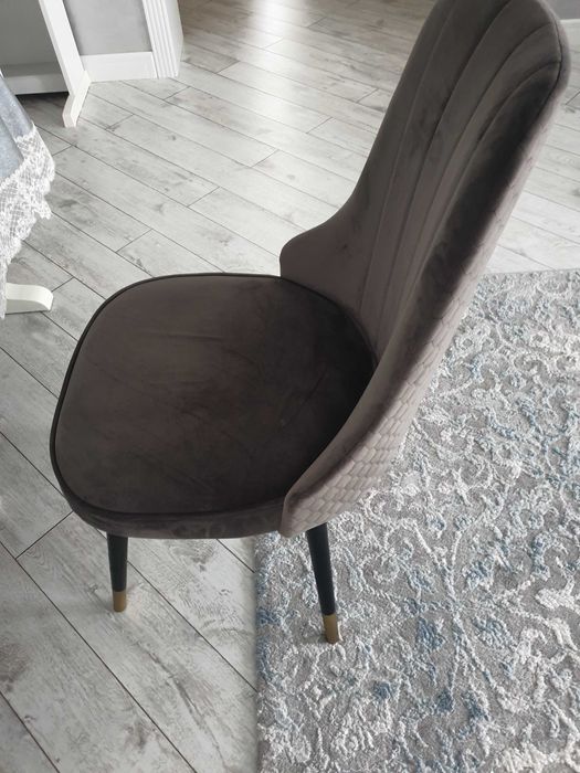 Продам стулья 6 штук в хорошем состоянии! 15 000тенге за штуку.