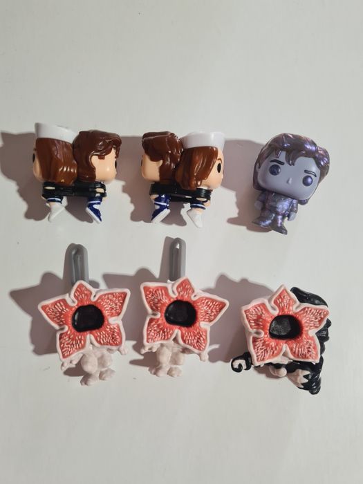 Stranger things kinder joy