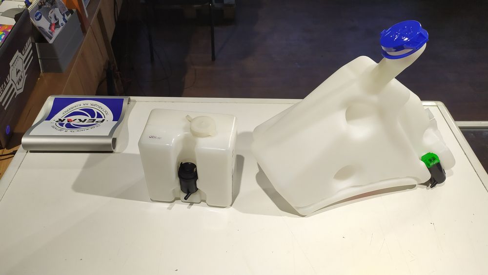 Бочок омывателя с насосом Газель