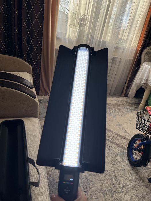 Продам постоянный свет Godox lc500r