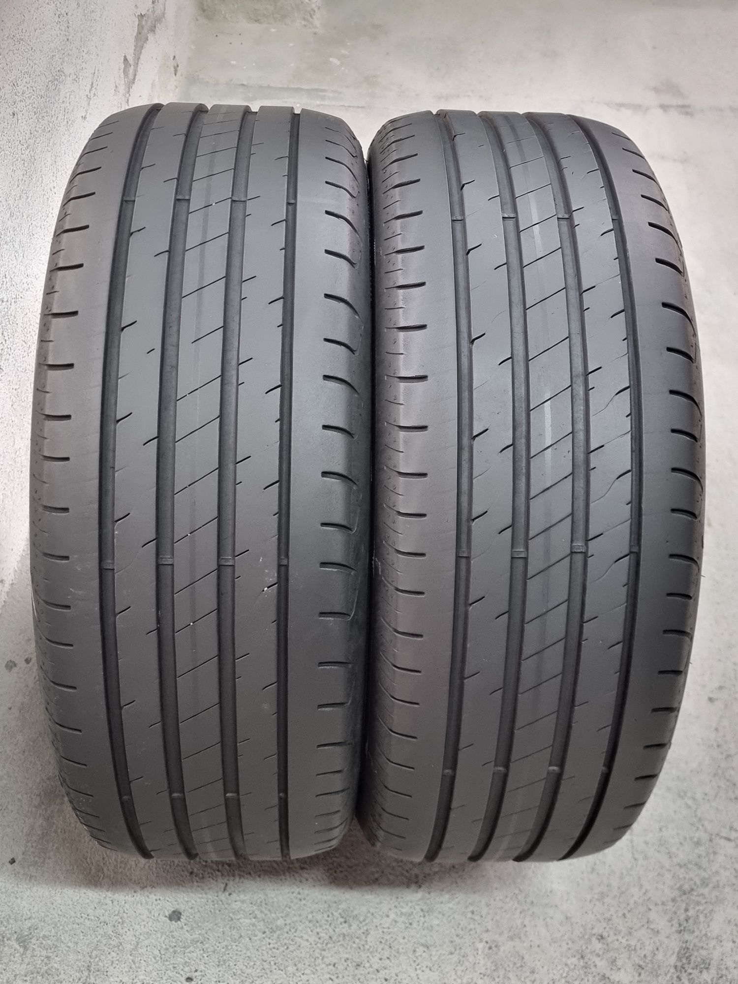 "Dot 21" 215/55/17 Goodyear 2Броя: 200лв 6.5мм