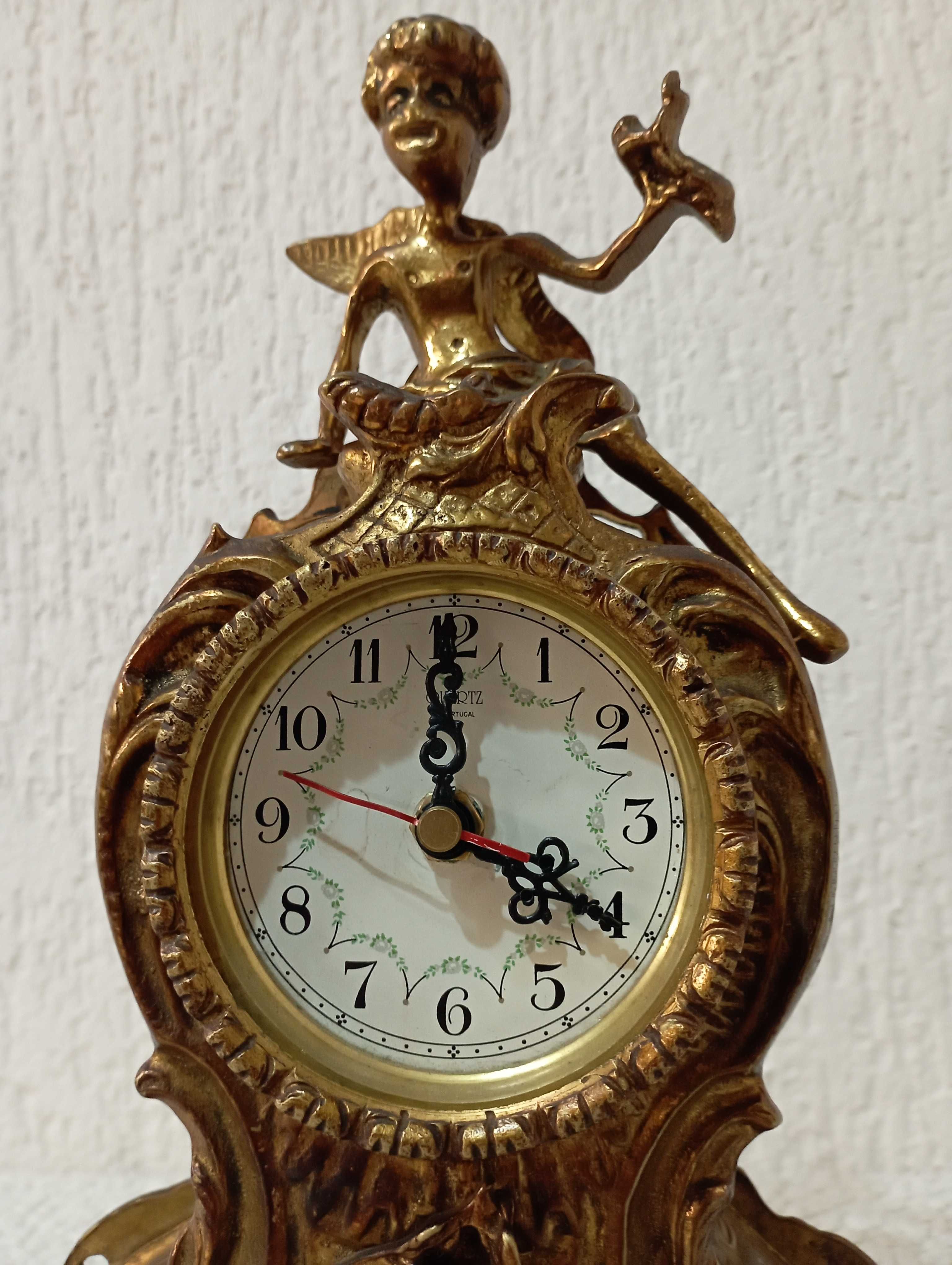 Старинен масивен бронзов часовник