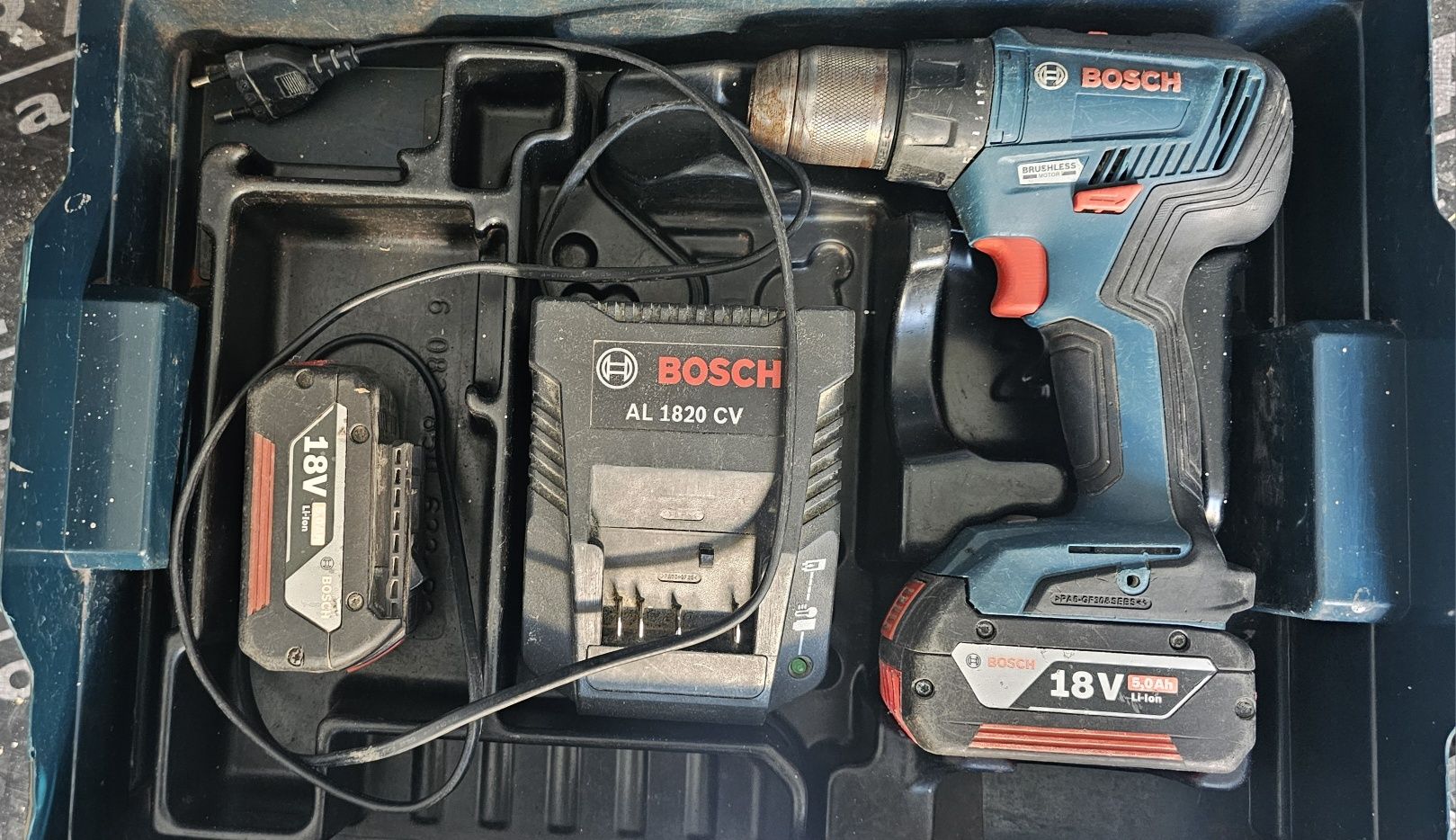 Filetanta / Bormasina Bosch GSR 18V-50 cu 2 acumulatori 5Ah