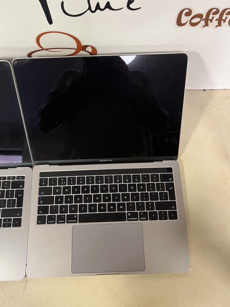 Macbook pro A1708 2бр за части или ремонт