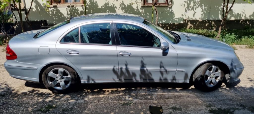 Mercedes-Benz E320 V6-7Gtronic