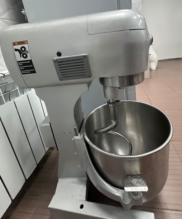 Планетарный тестомес (Three Планетарный тестомес (Three Speed Mixer)