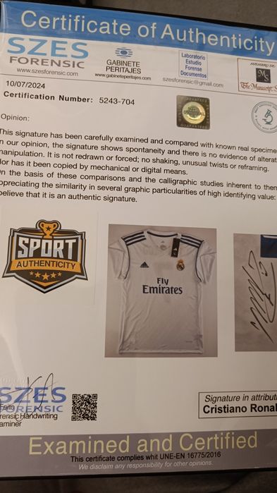 Vând tricou Cristiano Ronaldo cu autograf