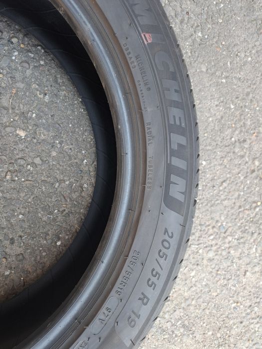 Vând 4 anvelope Michelin 205 55 19