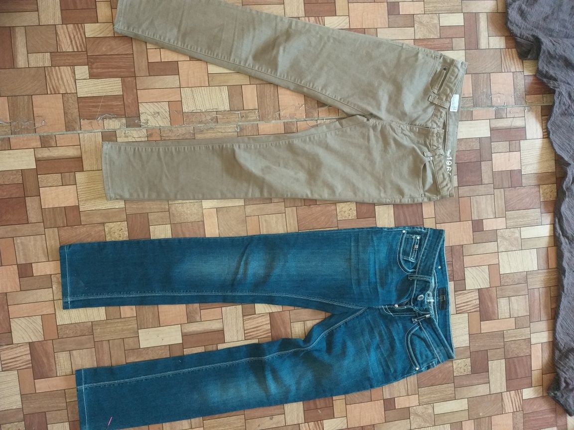2е джинсы целые синего и светло- коричневого цвета